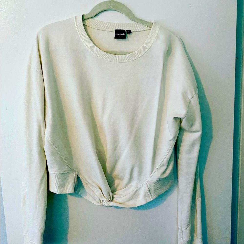 Crop sweatshirt with front details. Size L